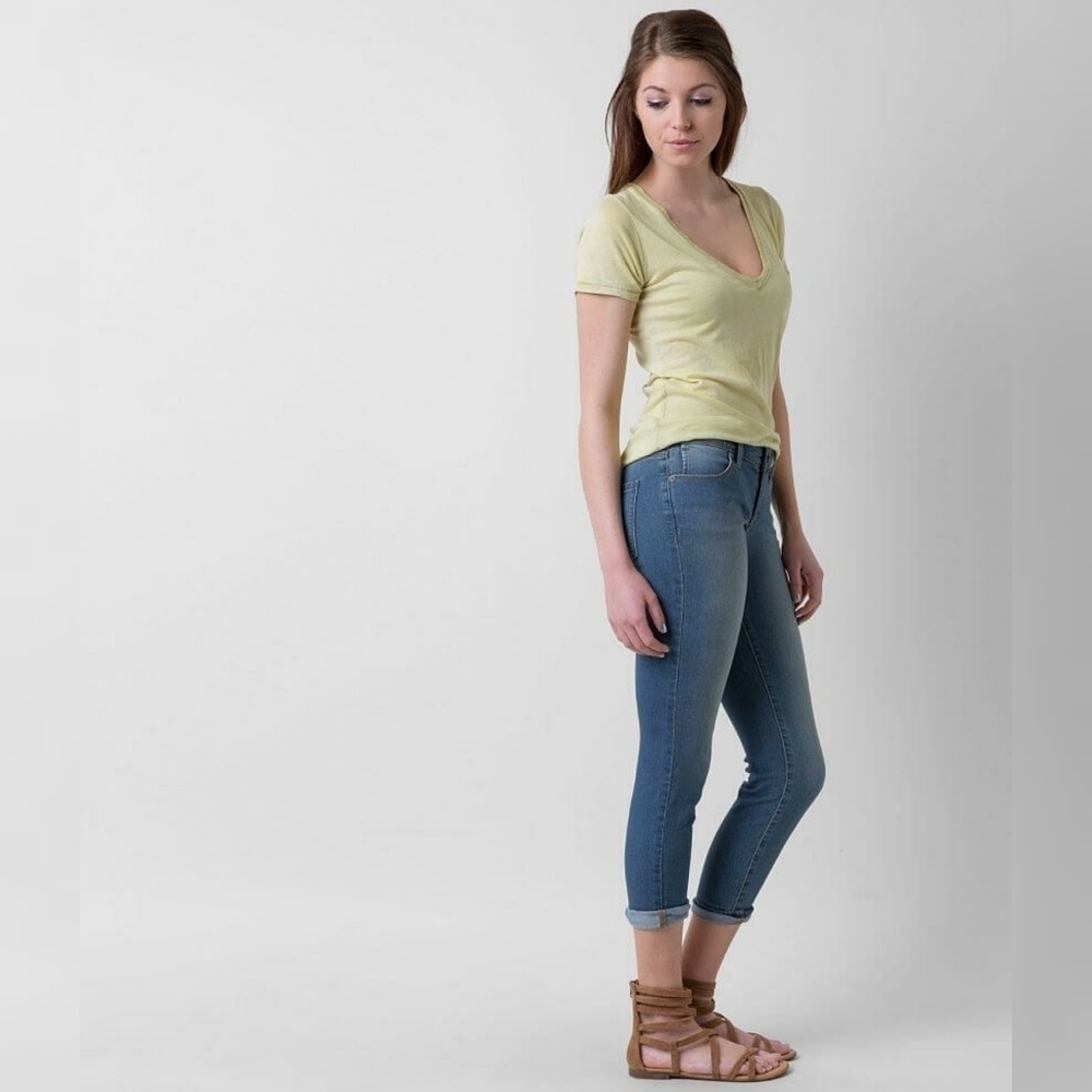 NWOT Free People Mid-Rise Roller Skinny Cropped Jean